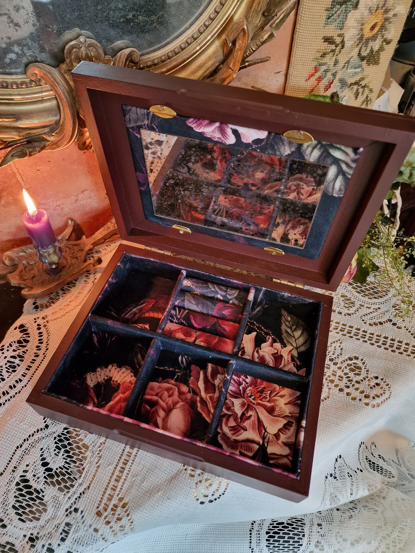 Palais Noir: Bordeaux Jewellery Box