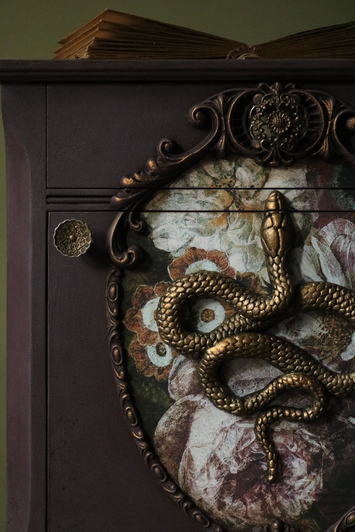 Gardens of Serpentina: Mauve Cabinet