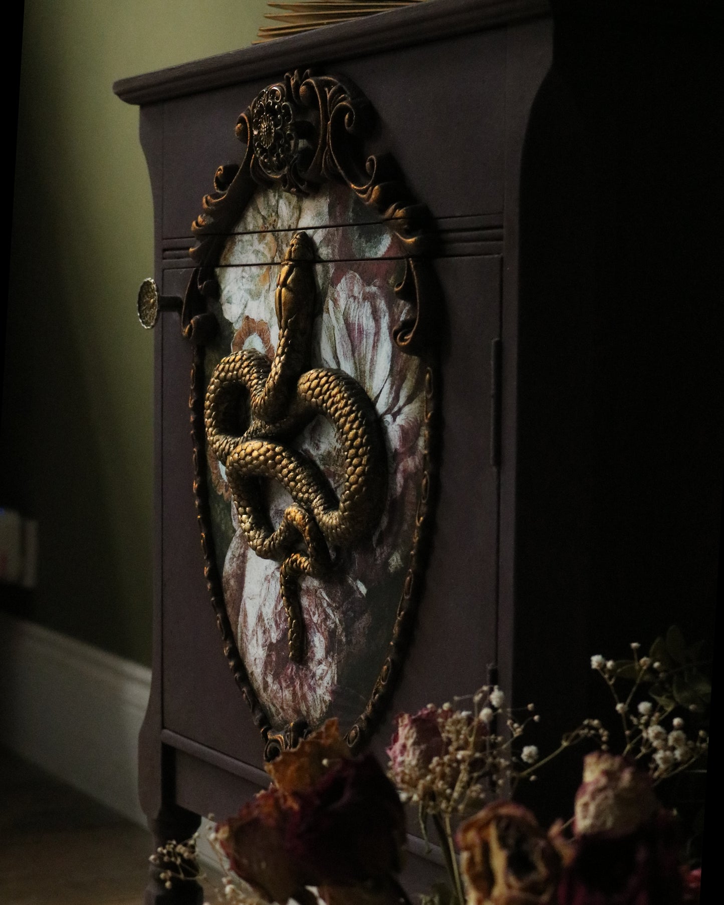 Gardens of Serpentina: Mauve Cabinet