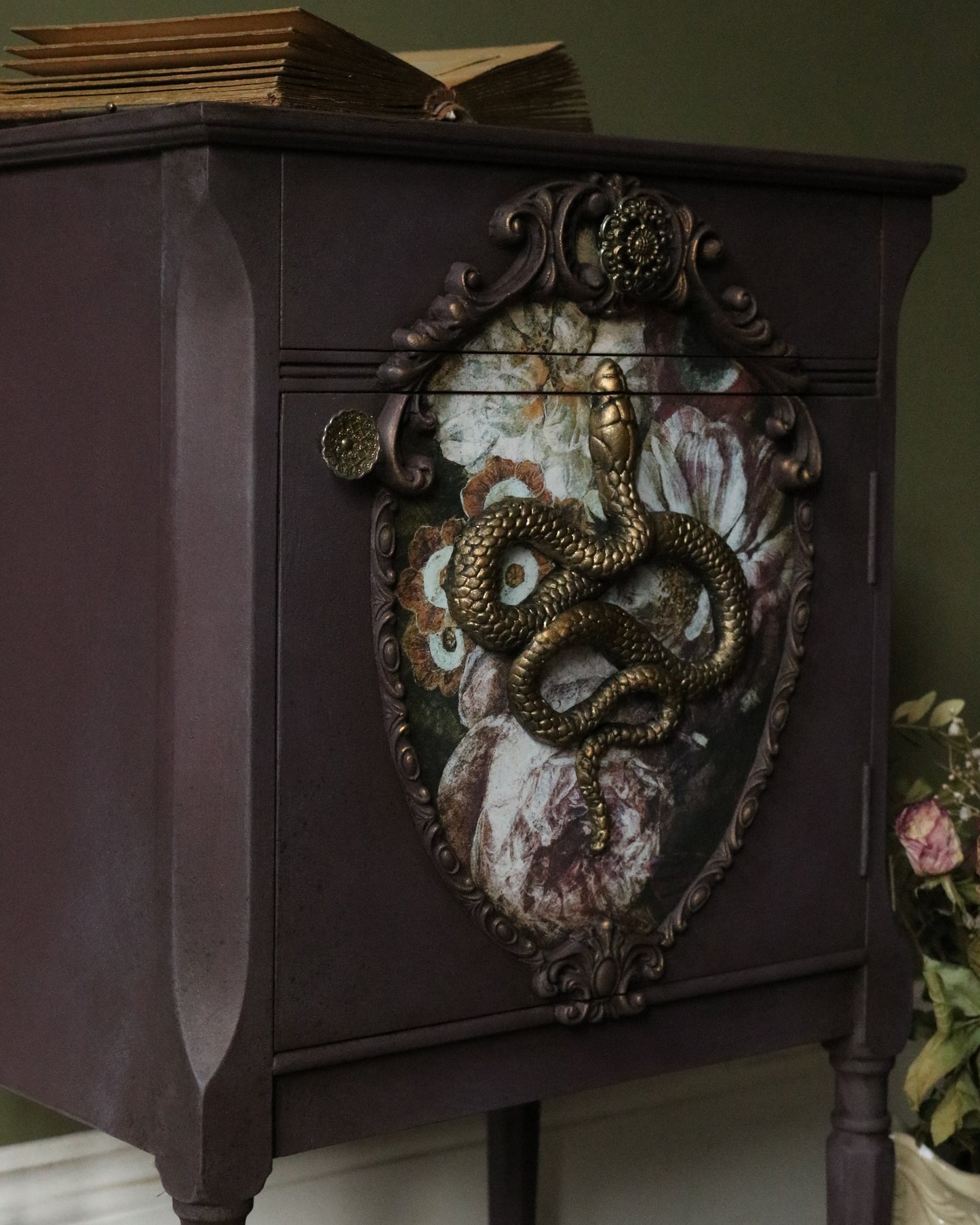 Gardens of Serpentina: Mauve Cabinet