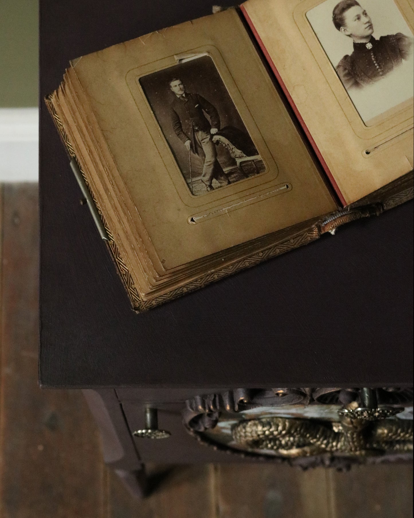 Gardens of Serpentina: Mauve Cabinet