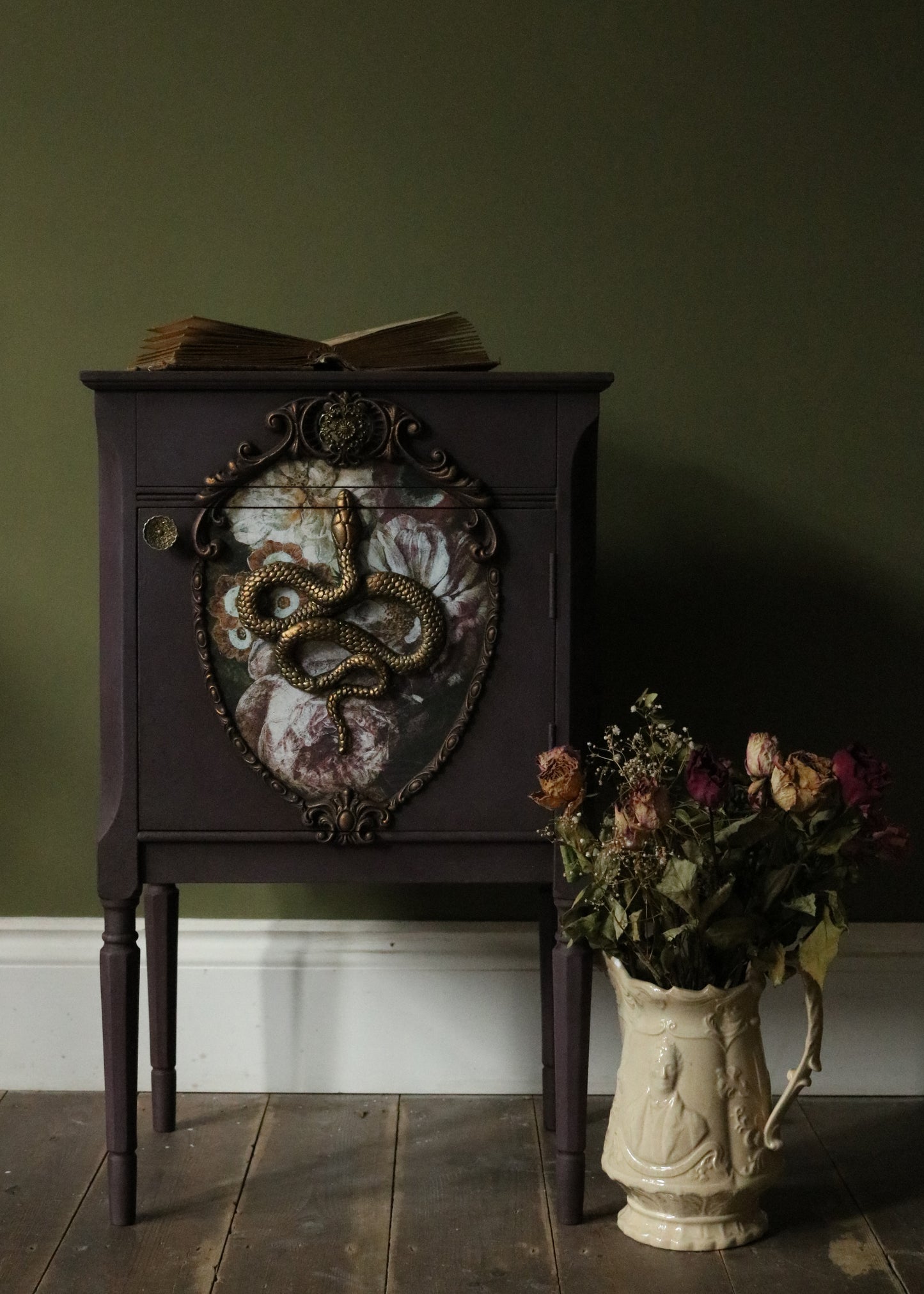 Gardens of Serpentina: Mauve Cabinet